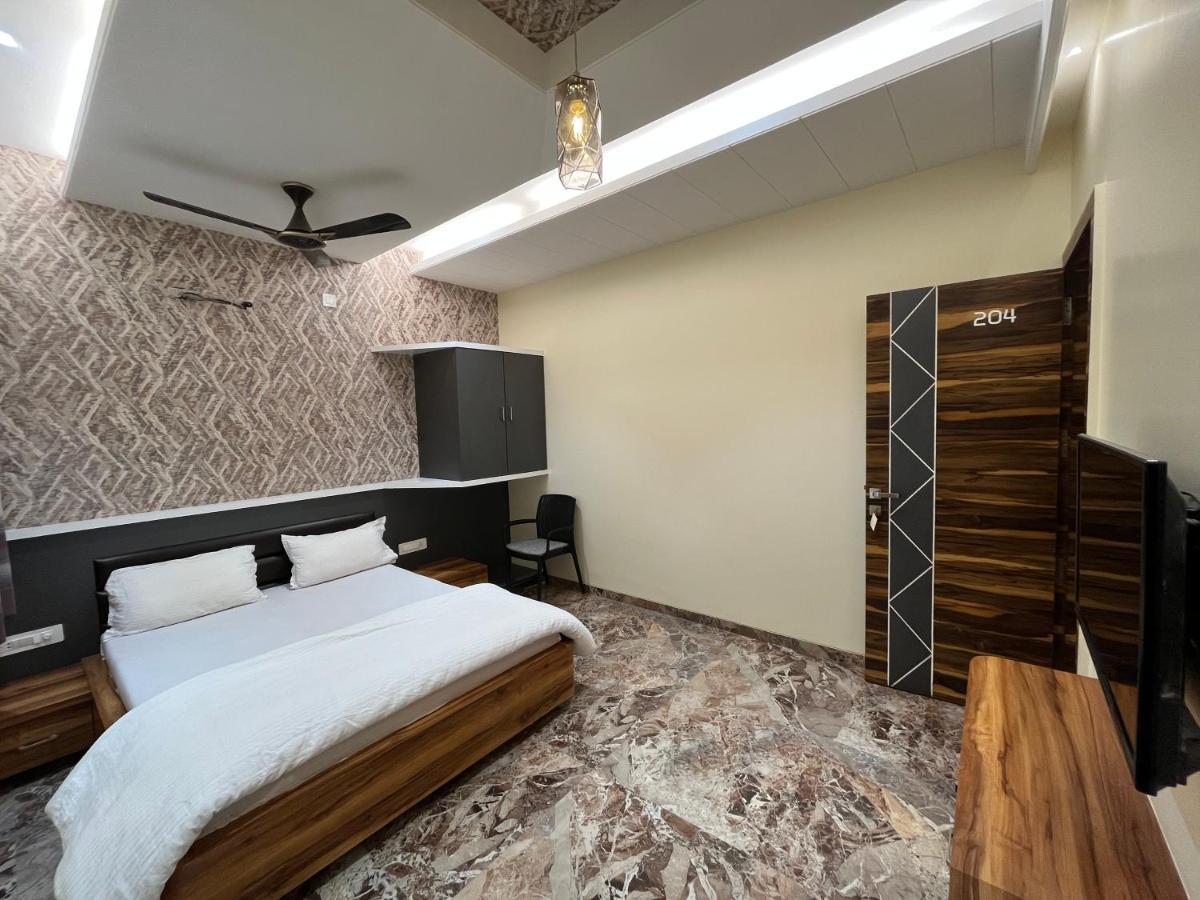 Hotel Aryadeep Phardāpur エクステリア 写真